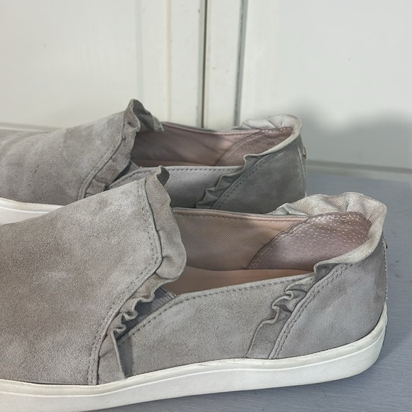 Kate Spade New York Lilly Taupe Suede Slip On Ruffled Sneaker Sz 8M - Picture 7 of 11